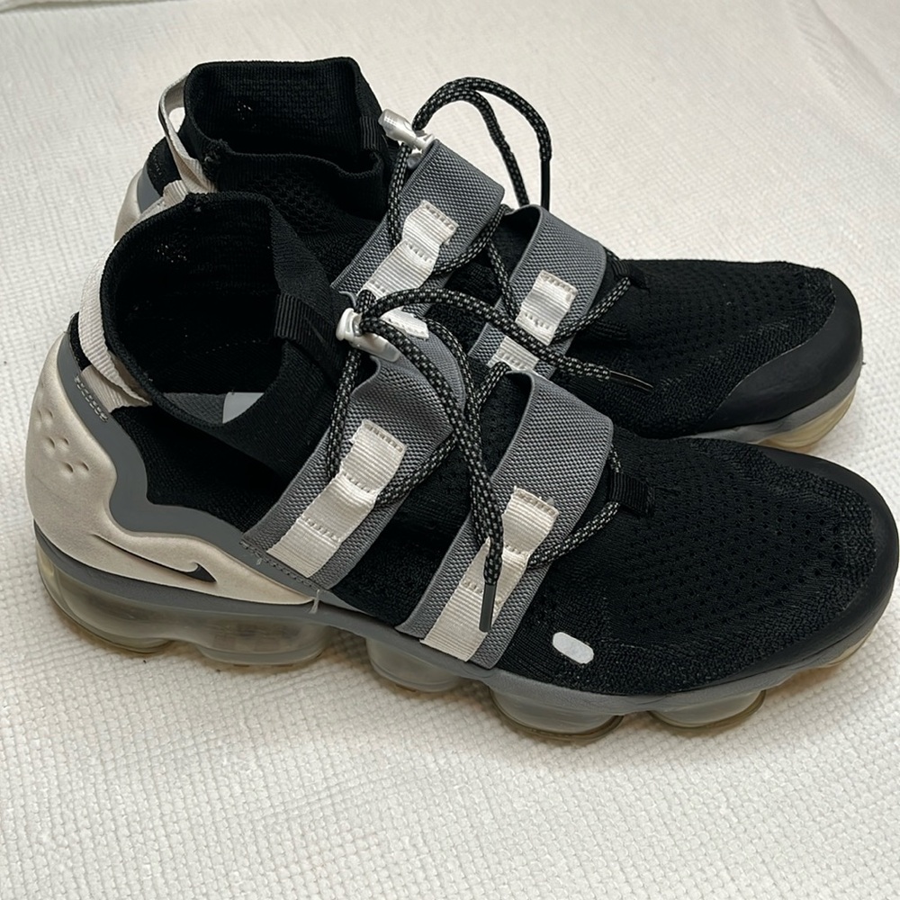 Men Vapor Max. Size 9.5- Color Gray, Black & White